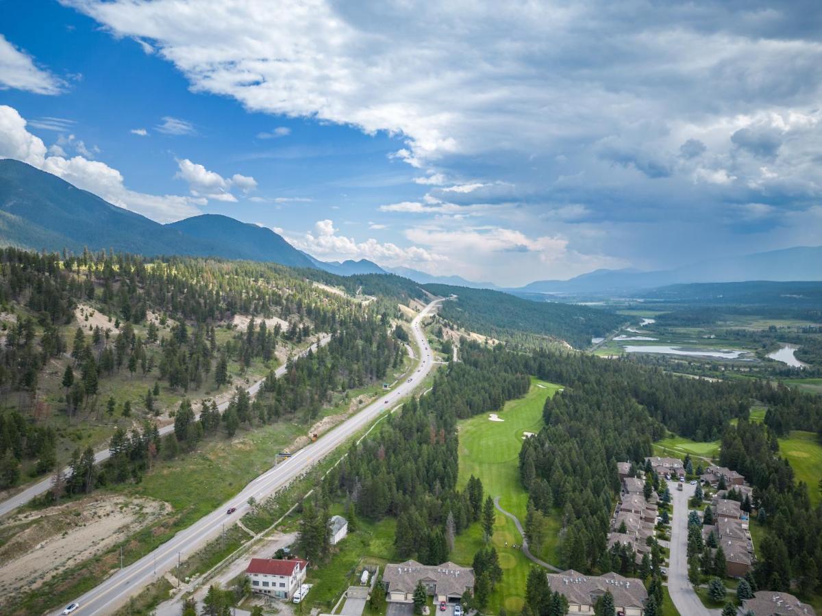 Serene Peaks, Private Hot Tub, Peaceful * Radium Hot Springs